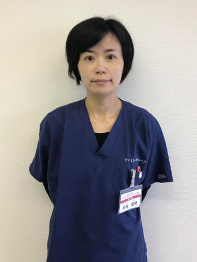 医師 中村